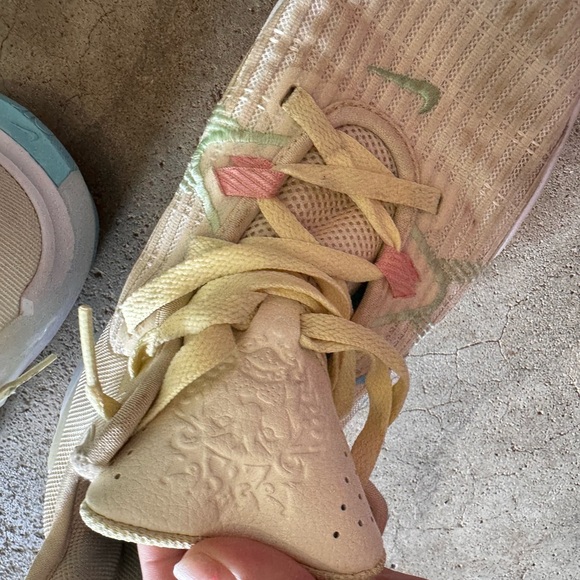 Size 9 Lebron witness 6 ‘Easter’ - Picture 3 of 7